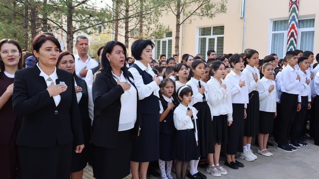 Viloyat hokimi “Bilimlar kuni”da ishtirok etdi