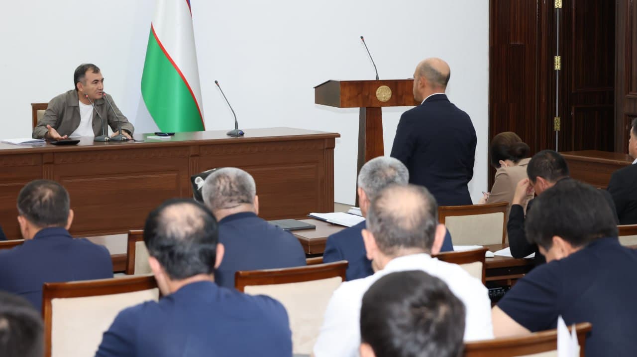 Murotjon Azimov viloyatda kambag‘allikni qisqartirish va aholi bandligini ta’minlash bo‘yicha yig‘ilish o‘tkazdi
