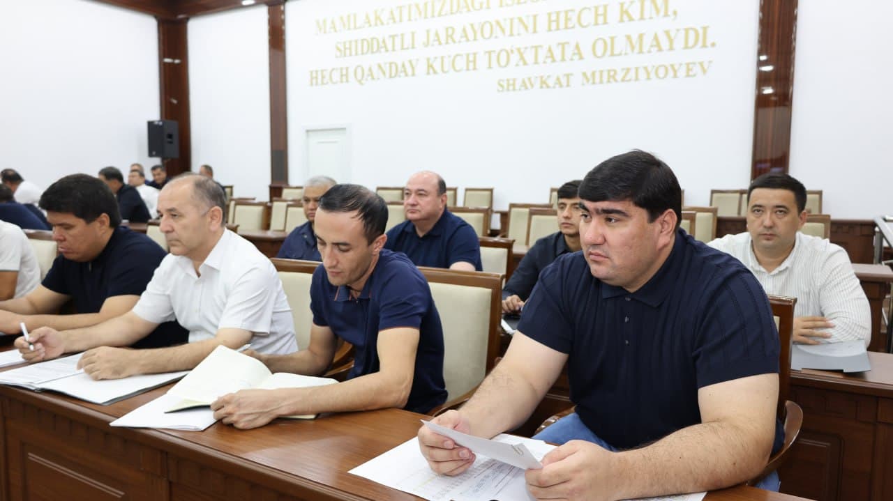 Murotjon Azimov viloyatda kambag‘allikni qisqartirish va aholi bandligini ta’minlash bo‘yicha yig‘ilish o‘tkazdi