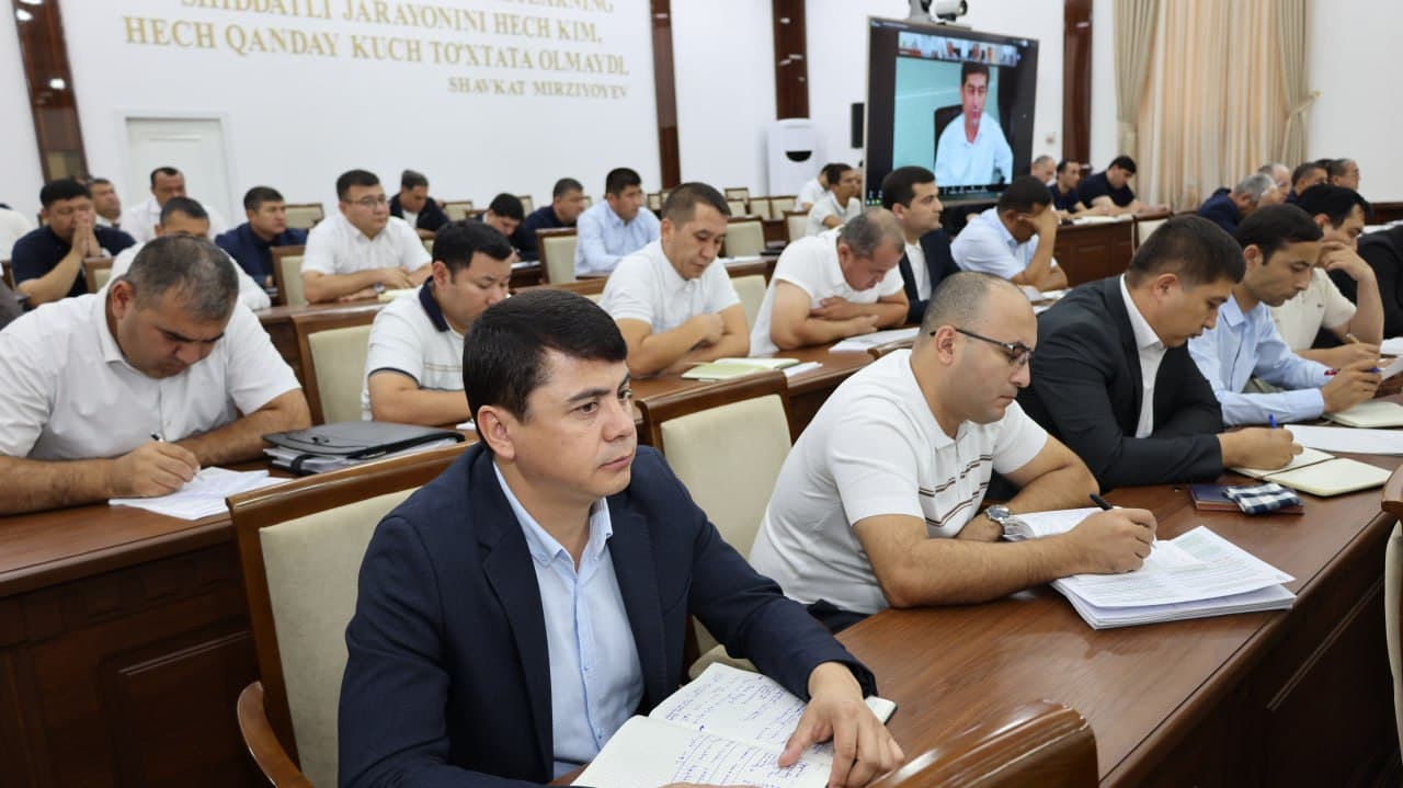 Murotjon Azimov viloyatda kambag‘allikni qisqartirish va aholi bandligini ta’minlash bo‘yicha yig‘ilish o‘tkazdi