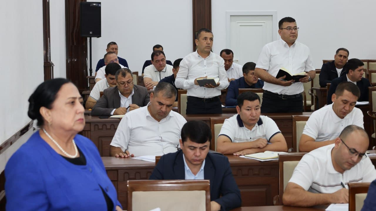 Murotjon Azimov viloyatda kambag‘allikni qisqartirish va aholi bandligini ta’minlash bo‘yicha yig‘ilish o‘tkazdi