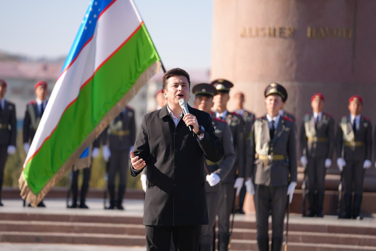 Bayrog Rasmi 18-noyabr — O‘zbekiston Respublikasi Davlat bayrog‘i qabul qilingan kun!