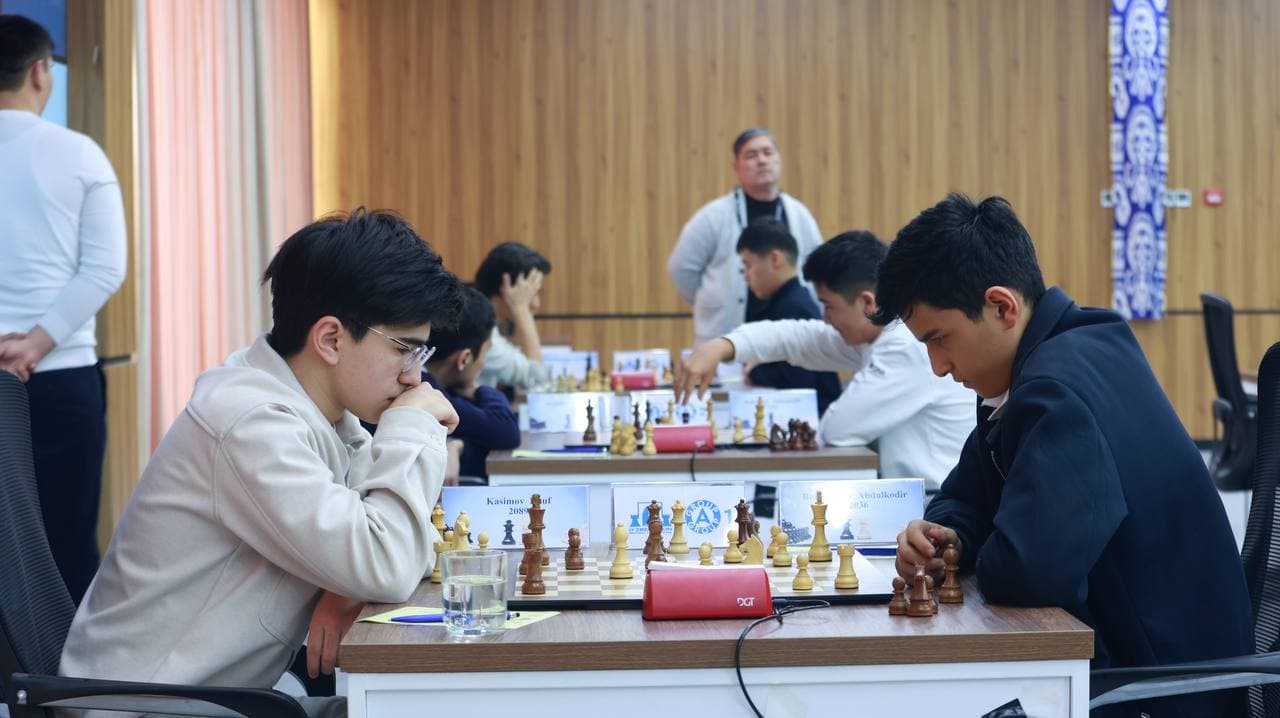 Навоийда шахмат бўйича U-20 Ўзбекистон чемпионати старт олди!