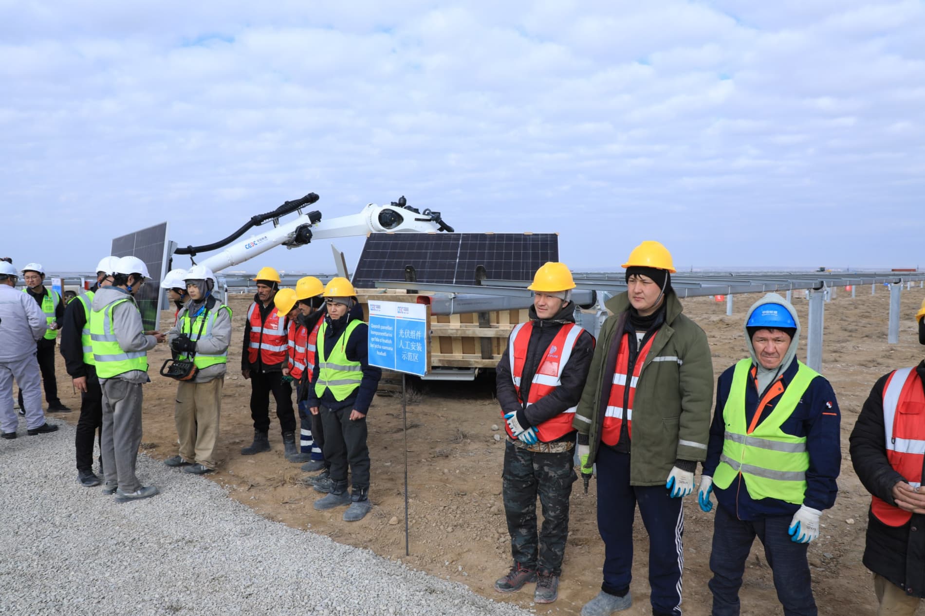 Роботлар қураётган келажак: Нуротада энг замонавий қуёш электр мажмуаси