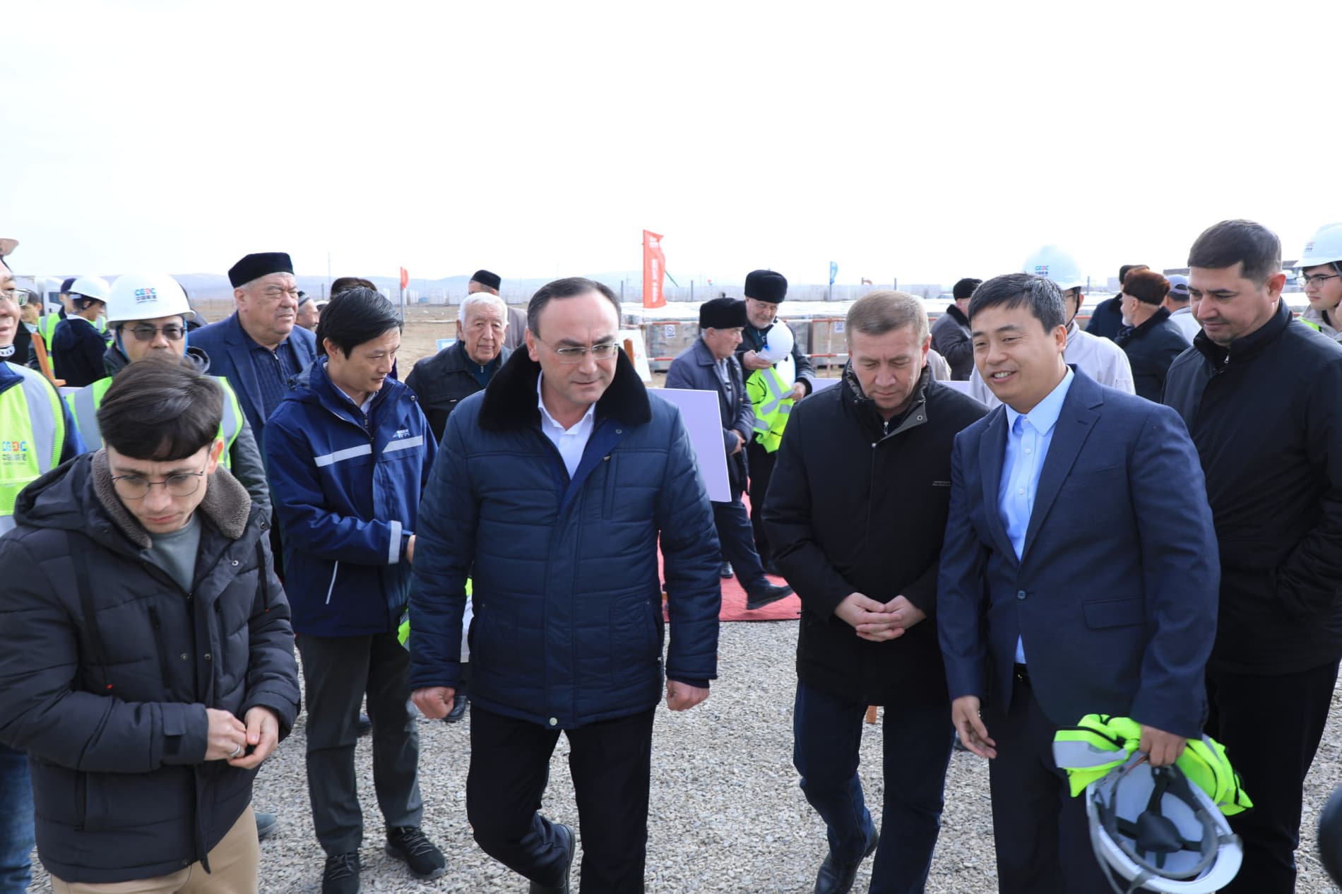 Роботлар қураётган келажак: Нуротада энг замонавий қуёш электр мажмуаси