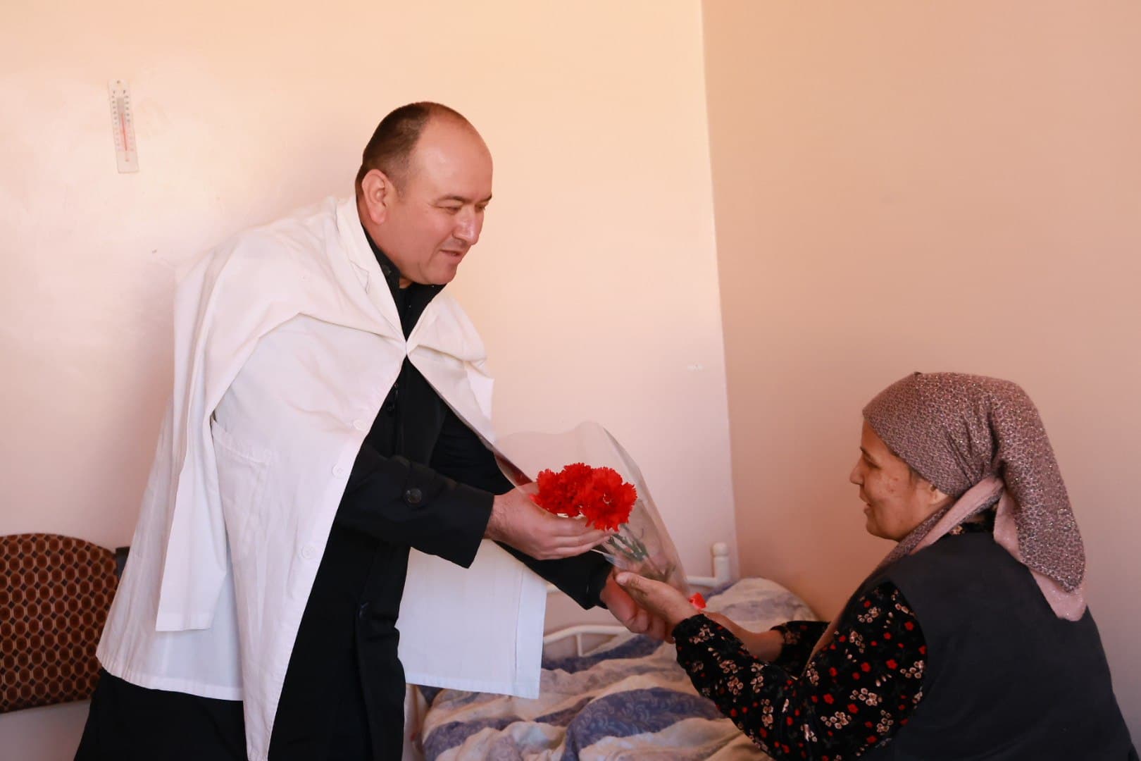 Бемор аёлларга байрамона эътибор