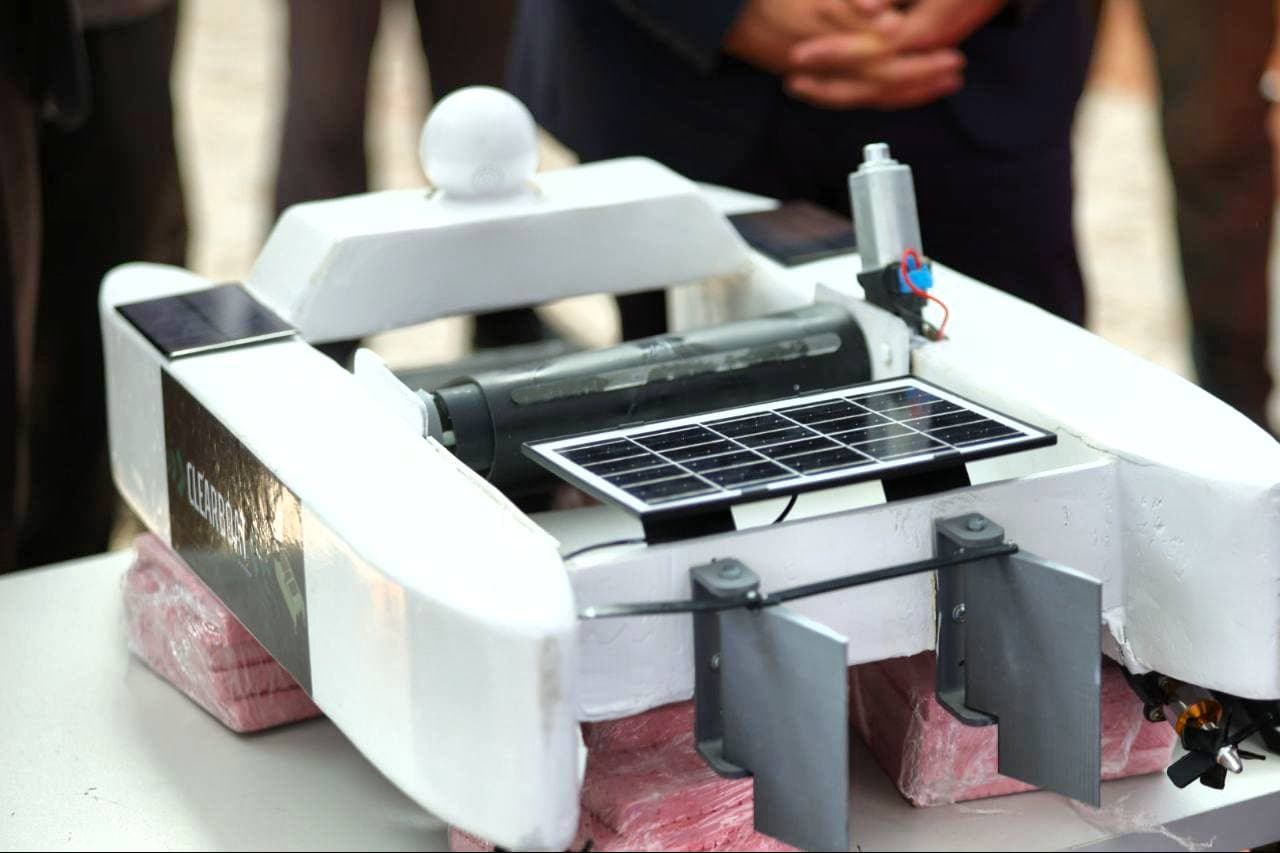 Normat Tursunov robotexnika bilan qiziquvchi yoshlar bilan uchrashdi