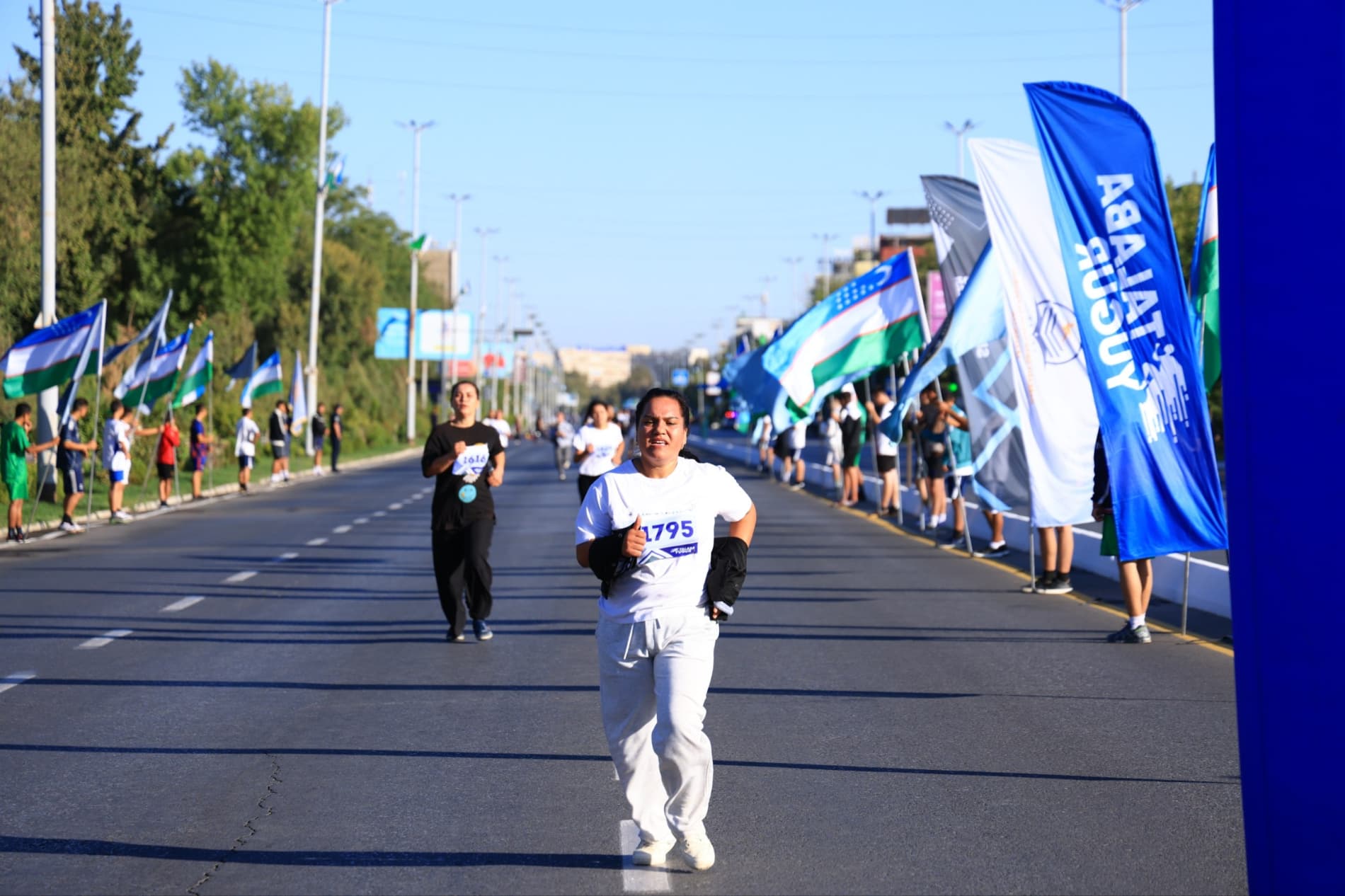 Navoiyda “Silk Road Uzbekistan” va “Talaba yugur” ommaviy yugurish marafoni oʻtkazildi