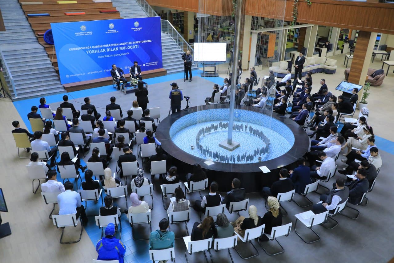 Коррупцияга қарши курашиш агентлиги директори Акмал Бурхонов Наманган вилояти ёшлари билан учрашди