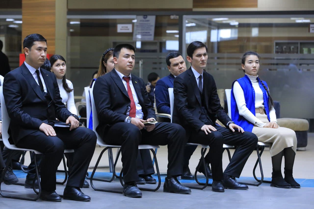 Коррупцияга қарши курашиш агентлиги директори Акмал Бурхонов Наманган вилояти ёшлари билан учрашди