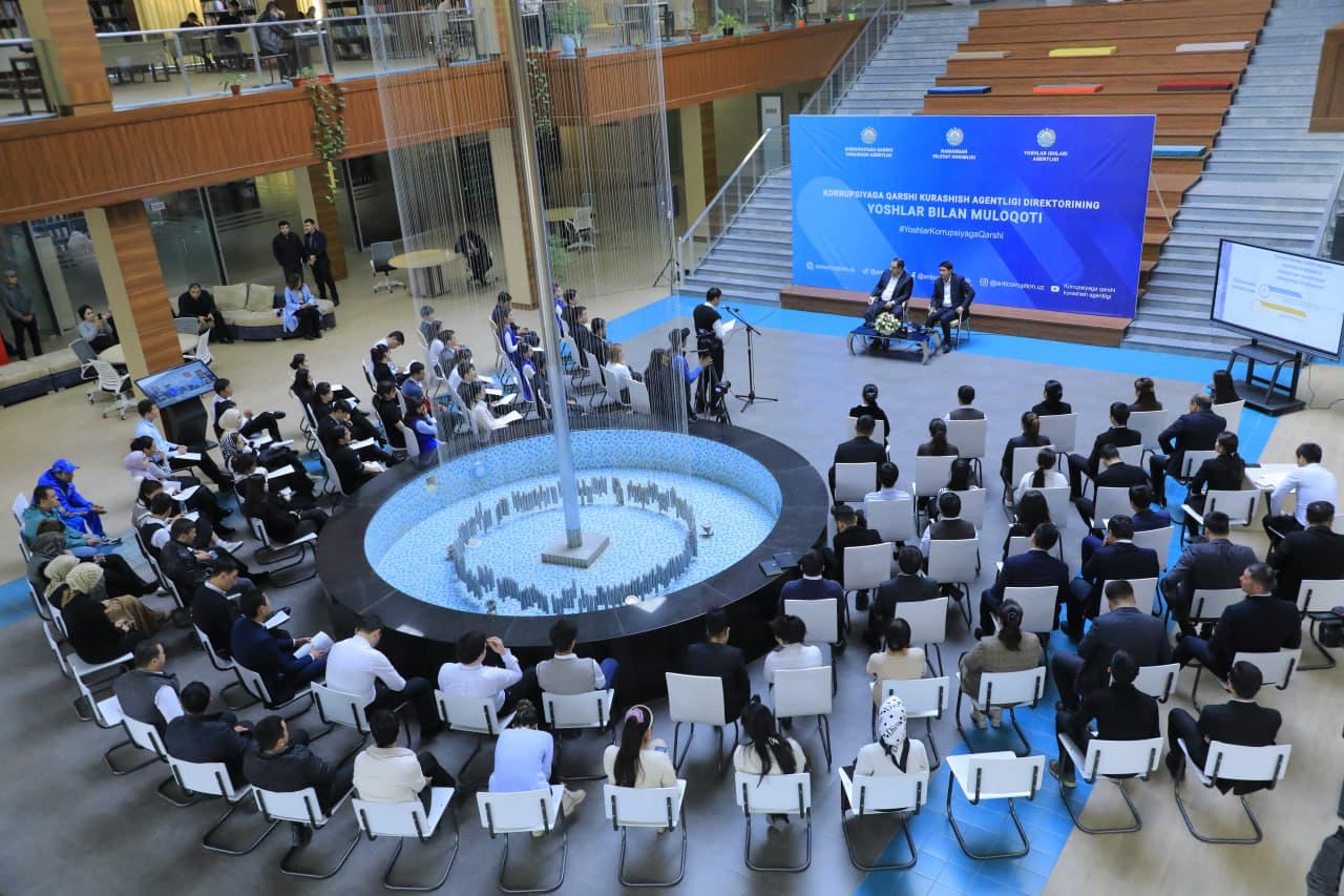 Коррупцияга қарши курашиш агентлиги директори Акмал Бурхонов Наманган вилояти ёшлари билан учрашди