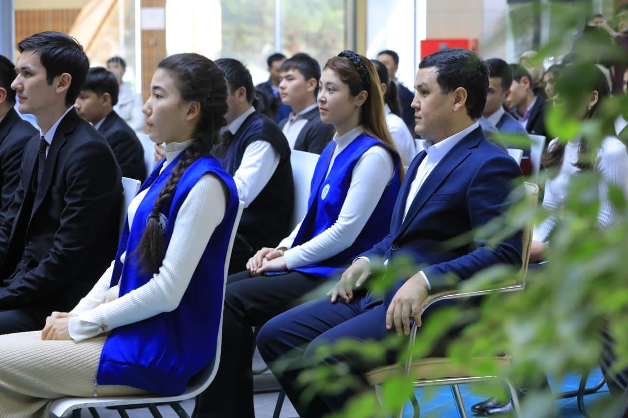 Коррупцияга қарши курашиш агентлиги директори Акмал Бурхонов Наманган вилояти ёшлари билан учрашди