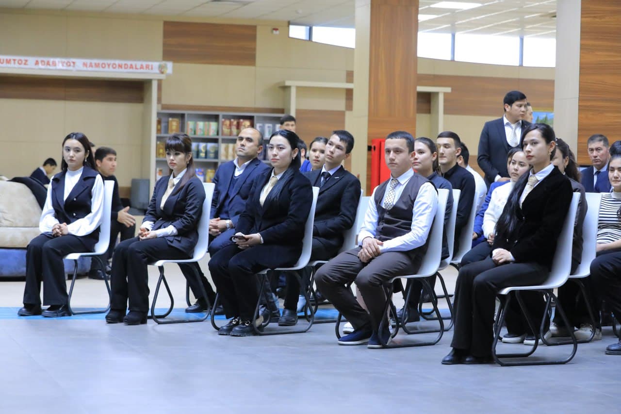 Коррупцияга қарши курашиш агентлиги директори Акмал Бурхонов Наманган вилояти ёшлари билан учрашди