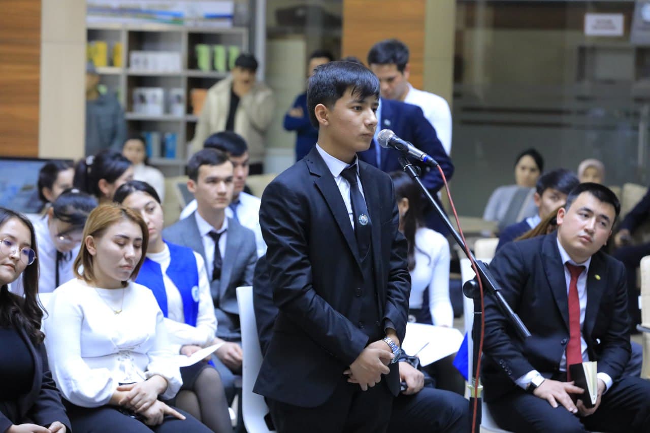 Коррупцияга қарши курашиш агентлиги директори Акмал Бурхонов Наманган вилояти ёшлари билан учрашди