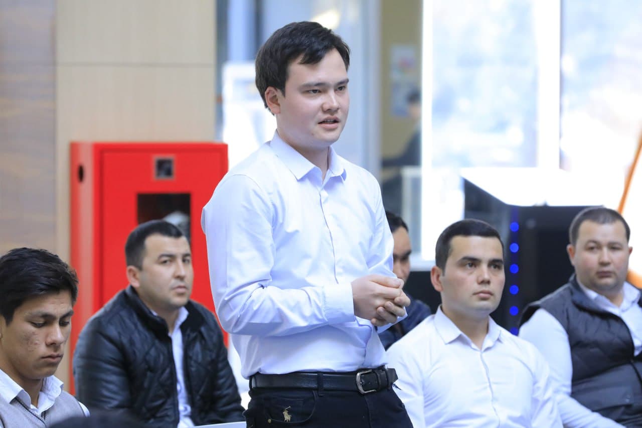 Коррупцияга қарши курашиш агентлиги директори Акмал Бурхонов Наманган вилояти ёшлари билан учрашди