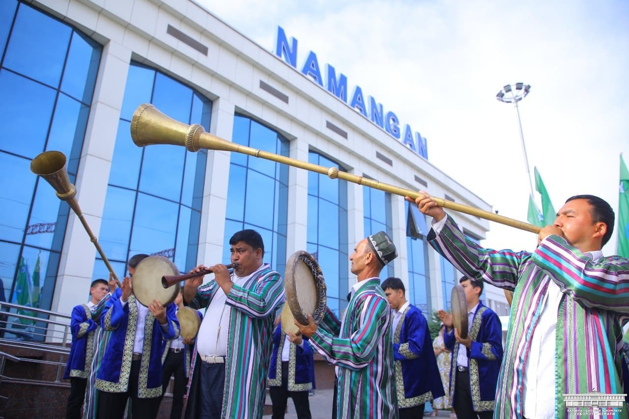 Prezident topshirigʻi amalda: “Namangan - Chodak - Namangan” shaharlararo poyezdi yoʻlga qoʻyilmoqda!