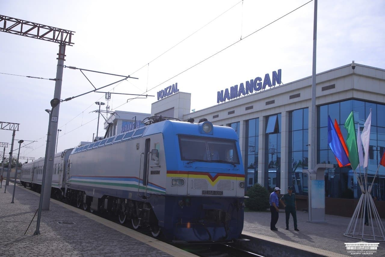 Prezident topshirigʻi amalda: “Namangan - Chodak - Namangan” shaharlararo poyezdi yoʻlga qoʻyilmoqda!