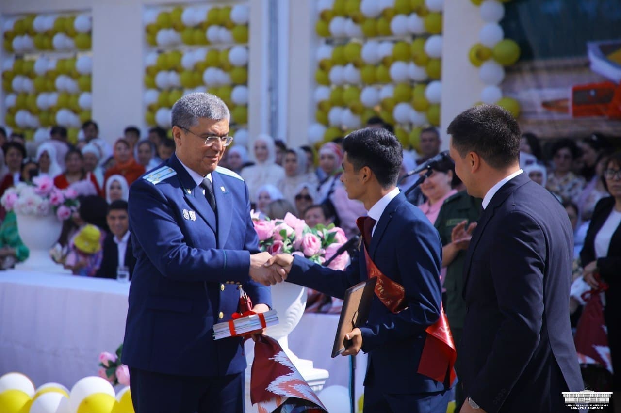 Наманган вилоятидаги барча умумтаълим мактабларида “Сўнгги қўнғироқ” тадбирлари бўлиб ўтди