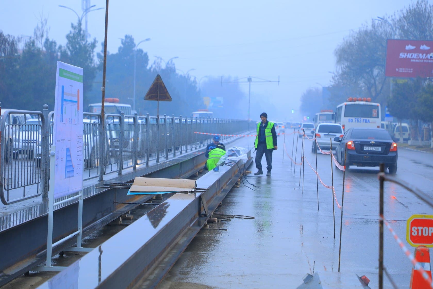 Наманганда замонавий ер усти пиёдалар кўприги қурилиши қизғин давом этмоқда