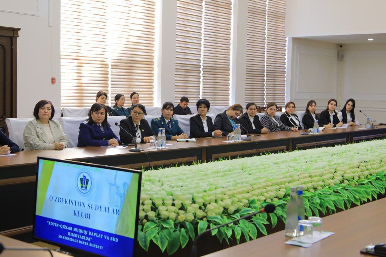 Судьялар олий кенгаши ташаббуси билан Кенгаш ҳузуридаги Ўзбекистон Судьялар клубининг Аёл судьялар жамоаси томонидан Наманган вилоятида давра суҳбати ўтказилди.