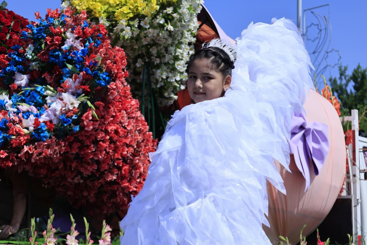 Namanganda 64-xalqaro gullar festivali bir oydan ortiq davom etadi