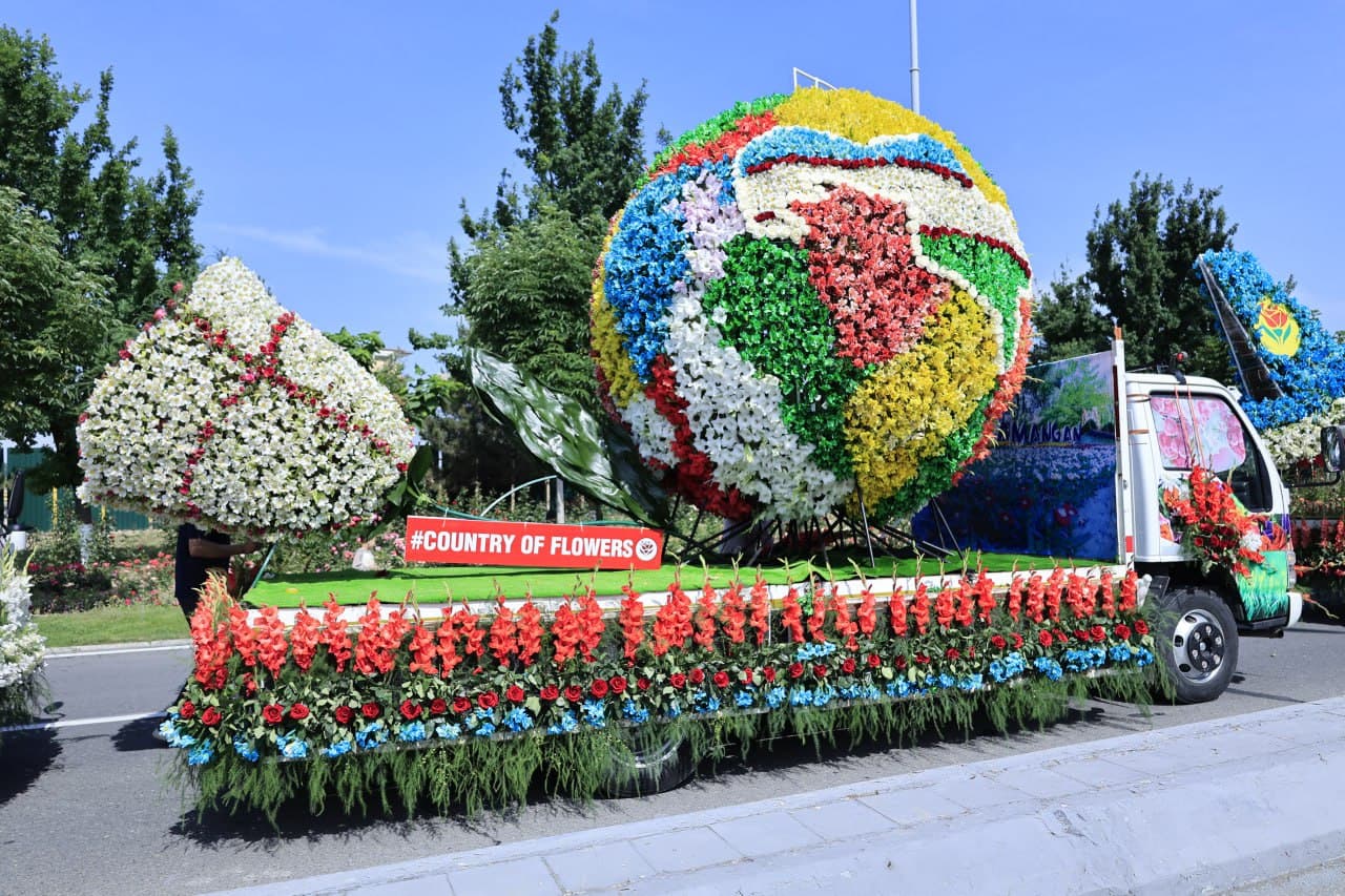 Namanganda 64-xalqaro gullar festivali bir oydan ortiq davom etadi