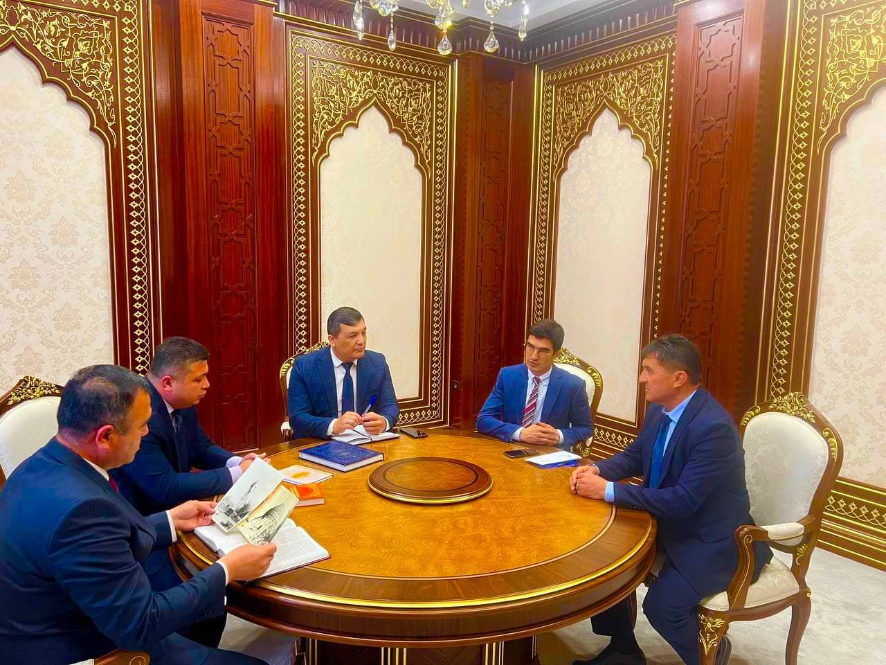 O‘zbekistonning Tojikistondagi elchixonasida uchrashuv bo‘lib o‘tdi