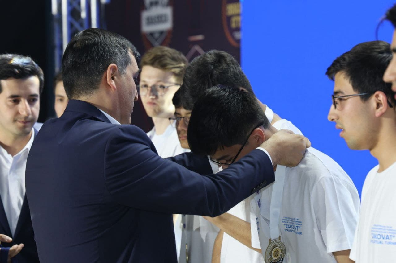 Namanganlik o‘quvchilar “Zakovat” turnirida g‘olib bo‘lib, 100 million so‘mni qo‘lga kiritdi