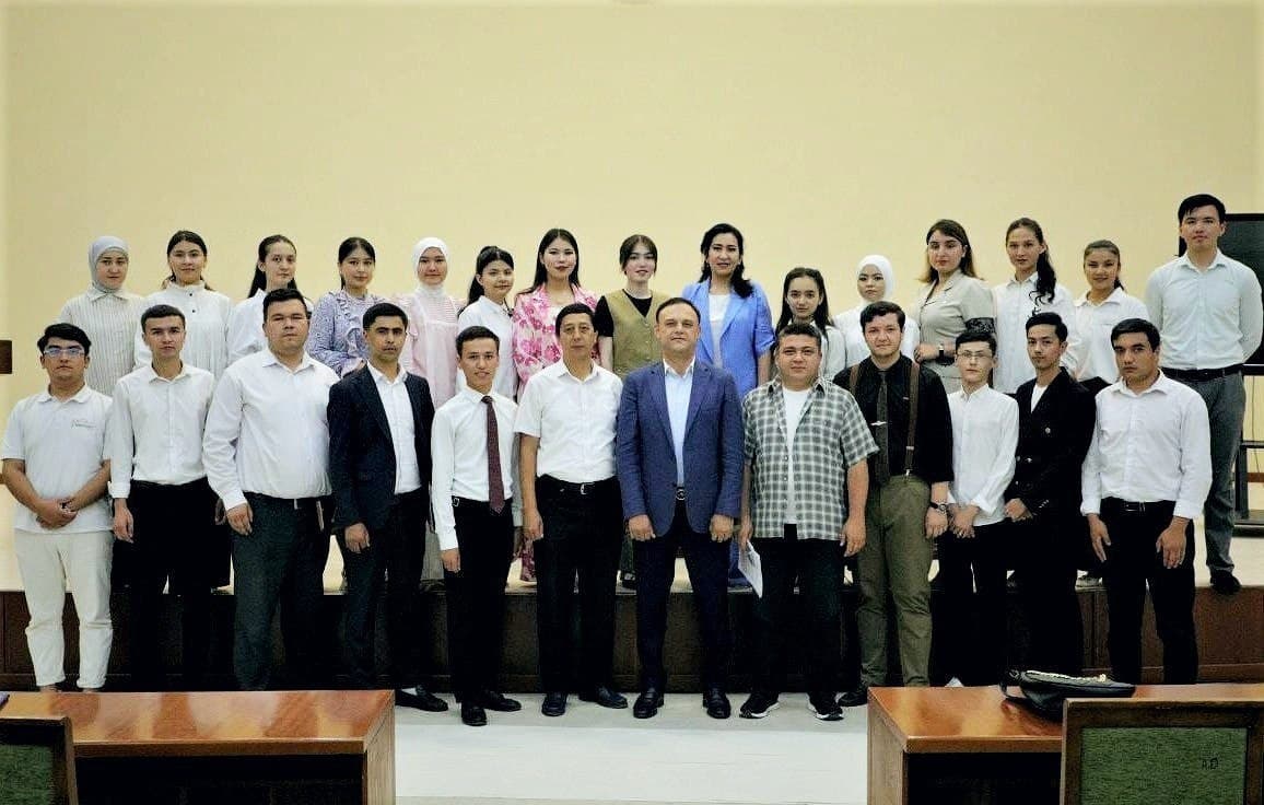 Yoshlar bilan ochiq muloqot