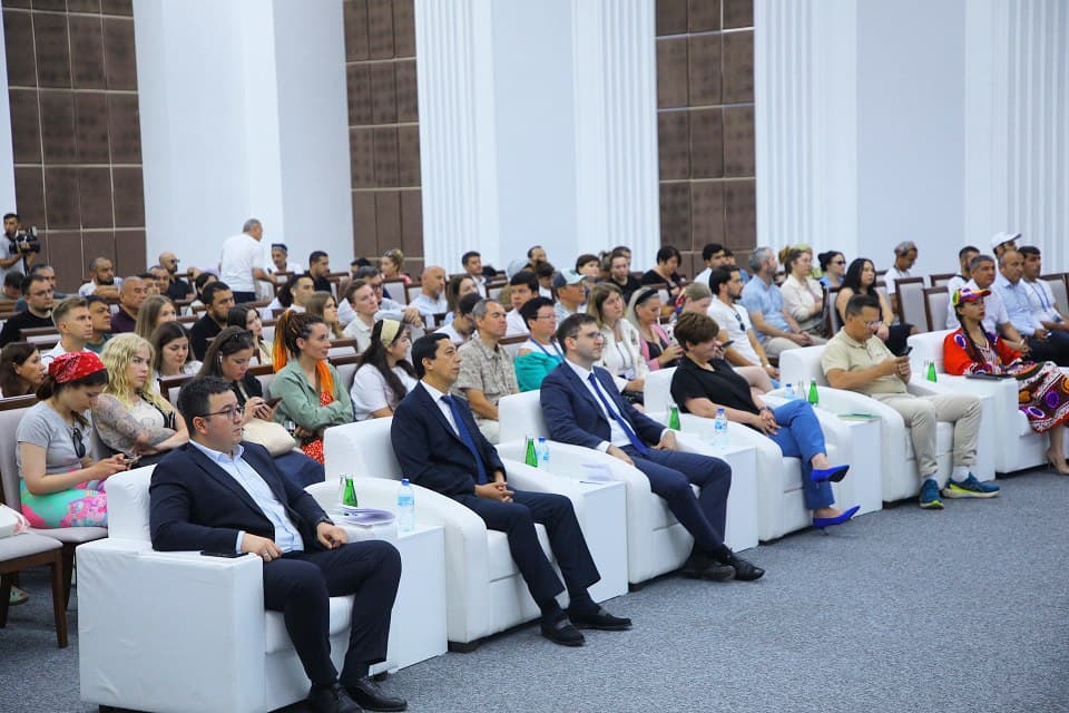 64-xalqaro "Gullar festivali" doirasida Namanganda xalqaro ekspeditsiya a’zolari tantanali kutib olindi va biznes-muloqot o‘tkazildi