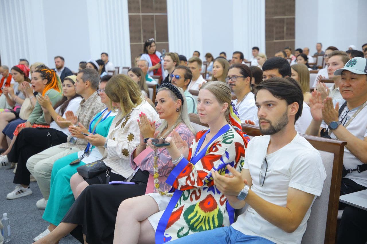 64-xalqaro "Gullar festivali" doirasida Namanganda xalqaro ekspeditsiya a’zolari tantanali kutib olindi va biznes-muloqot o‘tkazildi