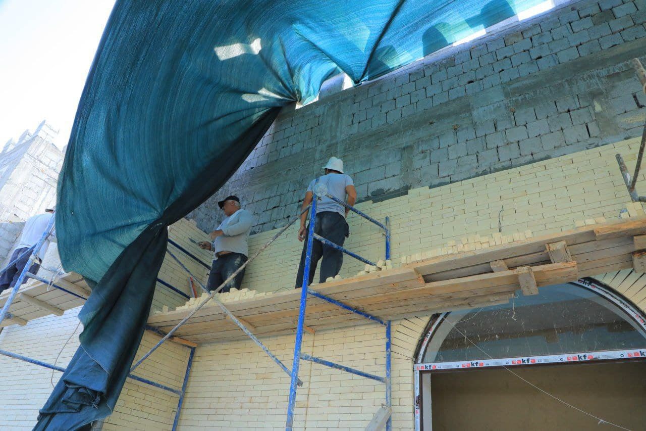 «Ахсикентдаги катта ўзгаришлар туризмда туб бурилиш ясамоқда. Археопарк билан ҳамоҳанг равишда Сирдарё бўйида ташкил этилаётган туристик инфратузилма сайёҳлар учун янги қизиқарли локация бўлади», - Наманган вилояти ҳокими Шавкатжон Абдураззоқов Ахсикентда