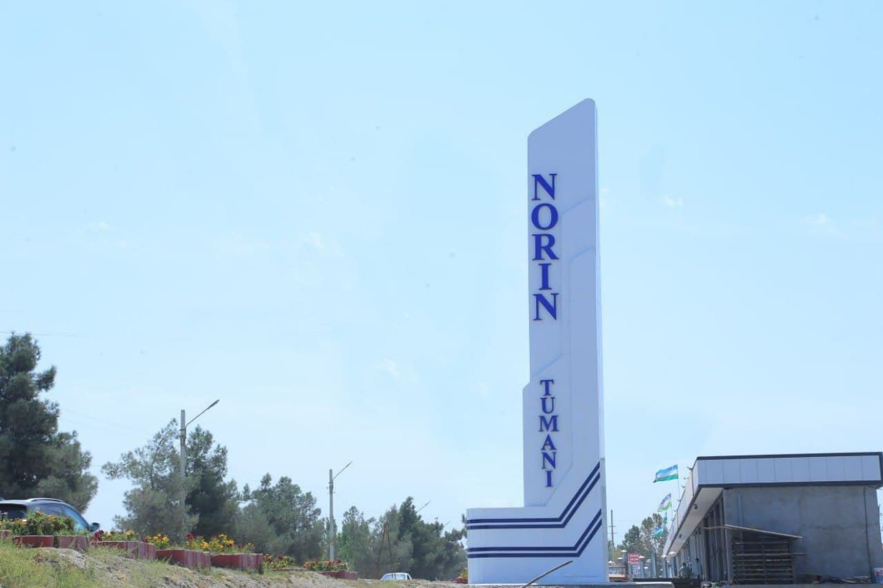 Norin tumanida o‘quvchilarga maktab formalari topshirildi