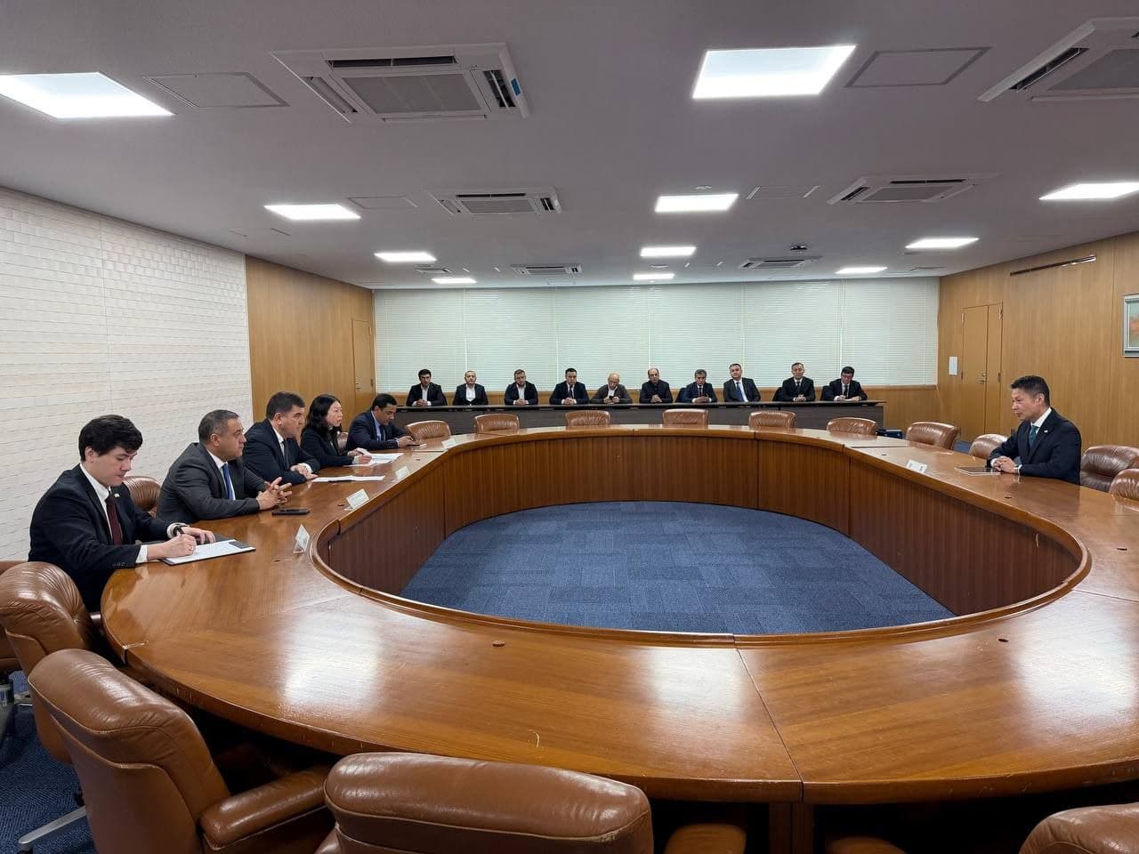 During his visit to Japan, the Governor of Namangan region, Shavkatjon Abdurazzoqov, held an official meeting with the current Governor of Hiroshima Prefecture, Hidehiko Yuzaki.