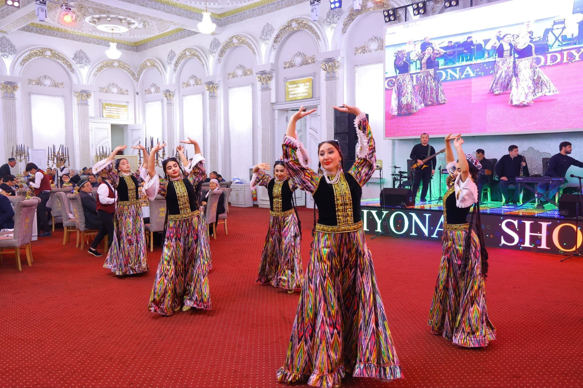 Бугун Наманган шаҳридаги “Шодиёна” тантаналар мажмуасида Қишлоқ хўжалиги ходимлари куни — “Ҳосил байрами” муносабати билан байрам тадбири бўлиб ўтди.