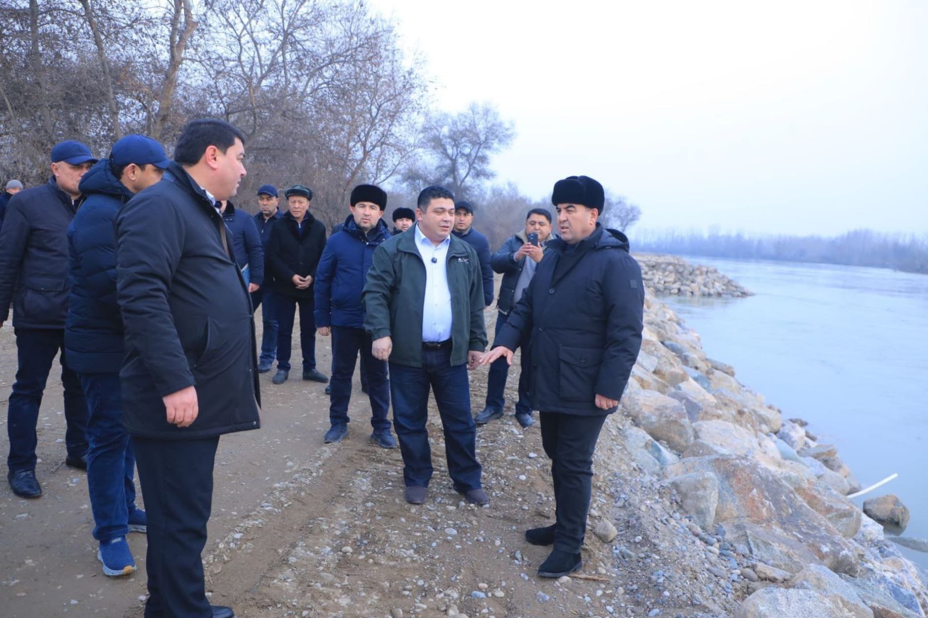 Viloyat hokimi Shavkatjon Abdurazzoqov Axsikent arxeologik parki hamda unga yondosh hududlarda amalga oshirilayotgan ishlarni koʻzdan kechirdi.