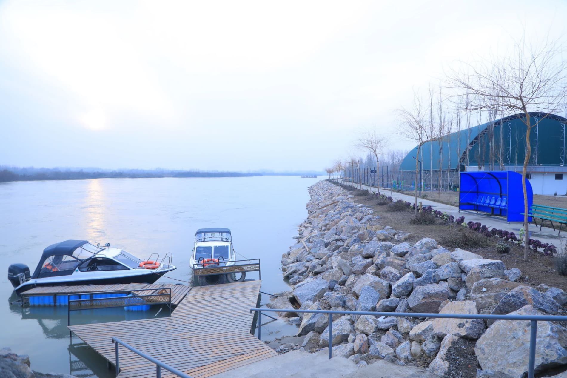 Viloyat hokimi Shavkatjon Abdurazzoqov Axsikent arxeologik parki hamda unga yondosh hududlarda amalga oshirilayotgan ishlarni koʻzdan kechirdi.