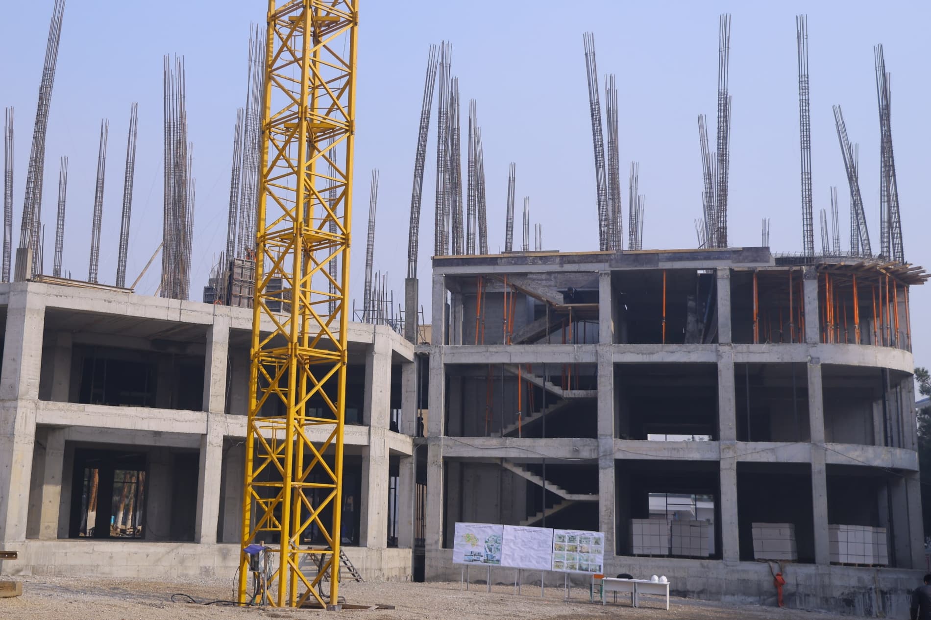 Namangan shahridagi viloyat ko‘p tarmoqli tibbiyot markazida qurilish-taʼmirlash ishlari olib borilmoqda.