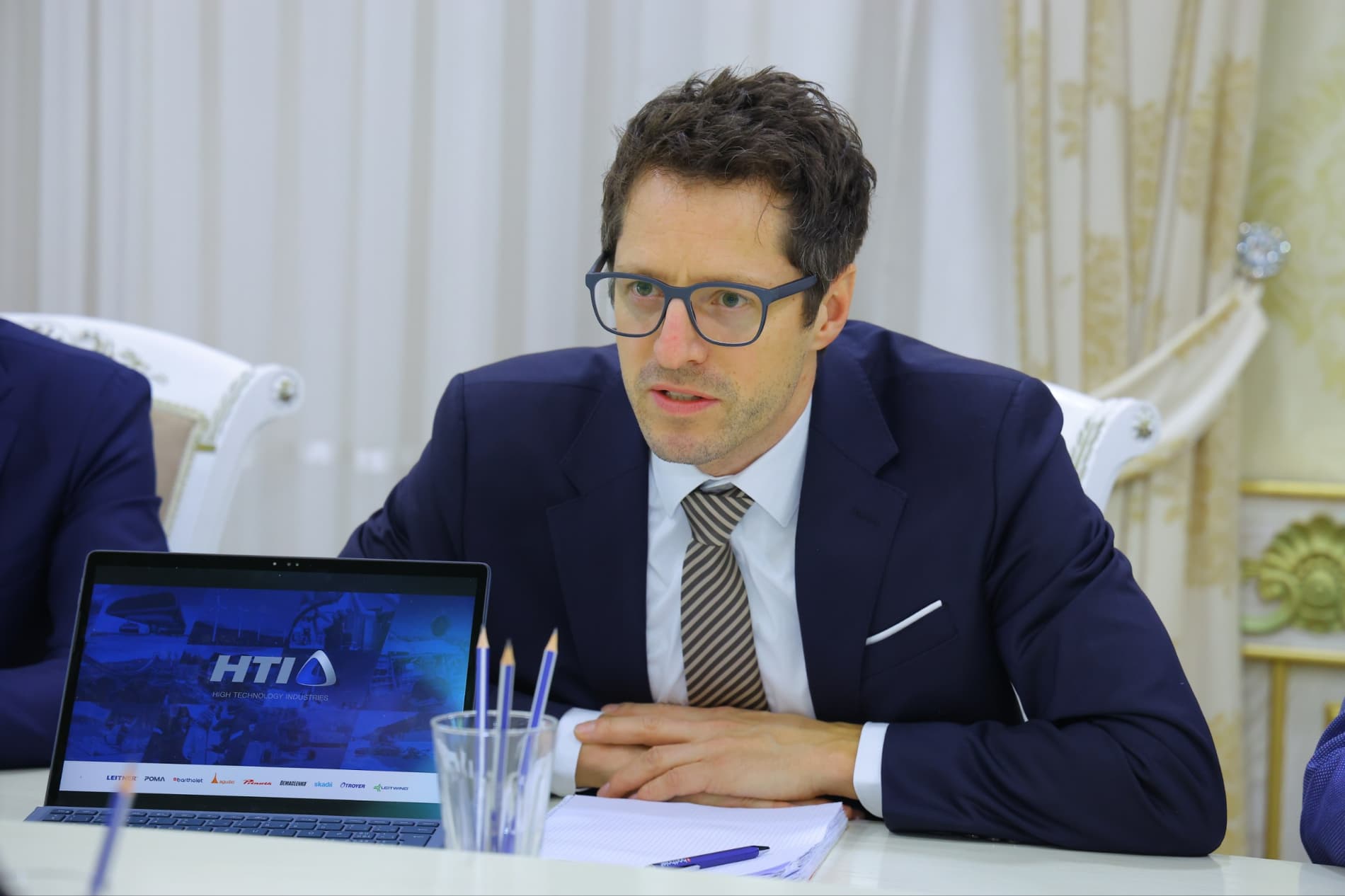 Shveysariyaning “Bartholet” kompaniyasi rahbariyati Namanganda kanatli yo‘llar qurish taklifi bilan keldi.