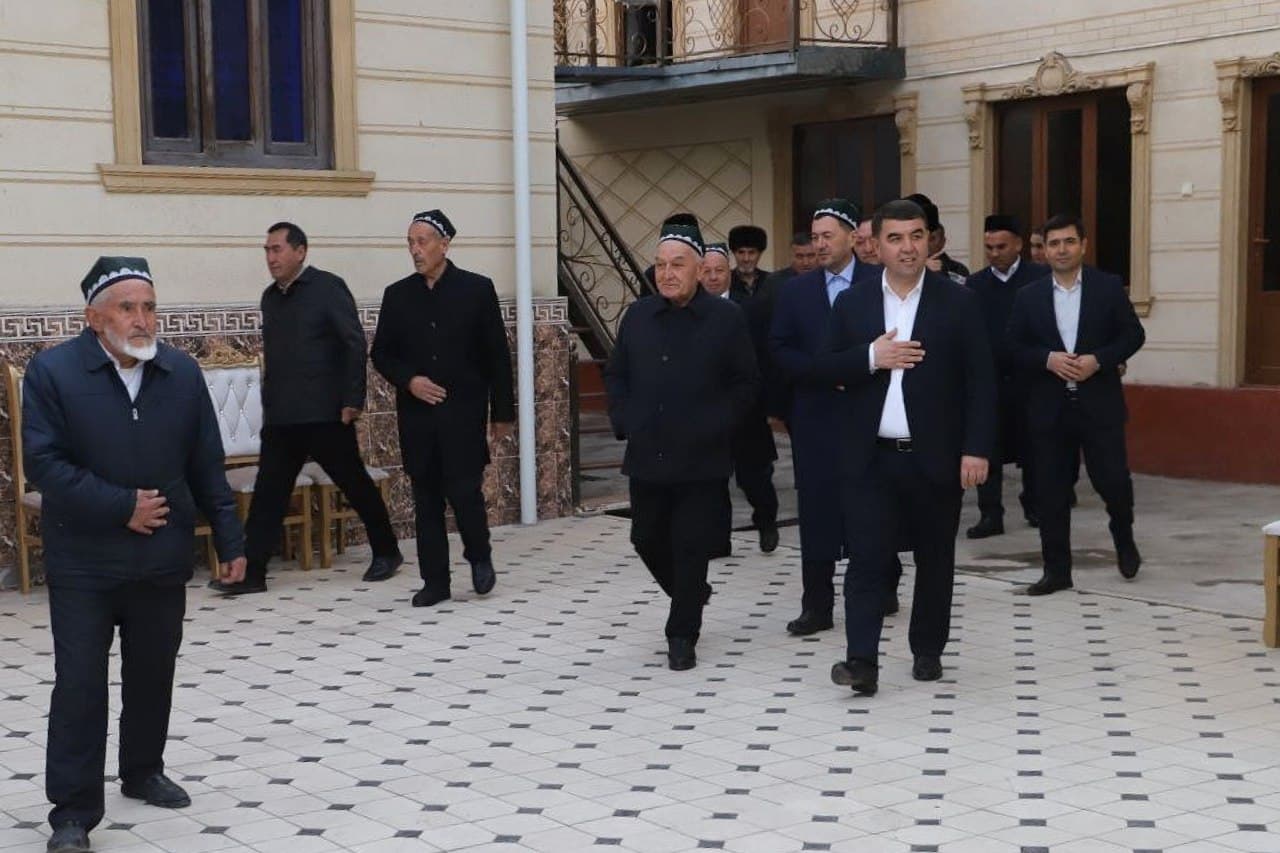 Namangan viloyati hokimi 104 yoshli urush qatnashchisi bilan iftorlik qildi.