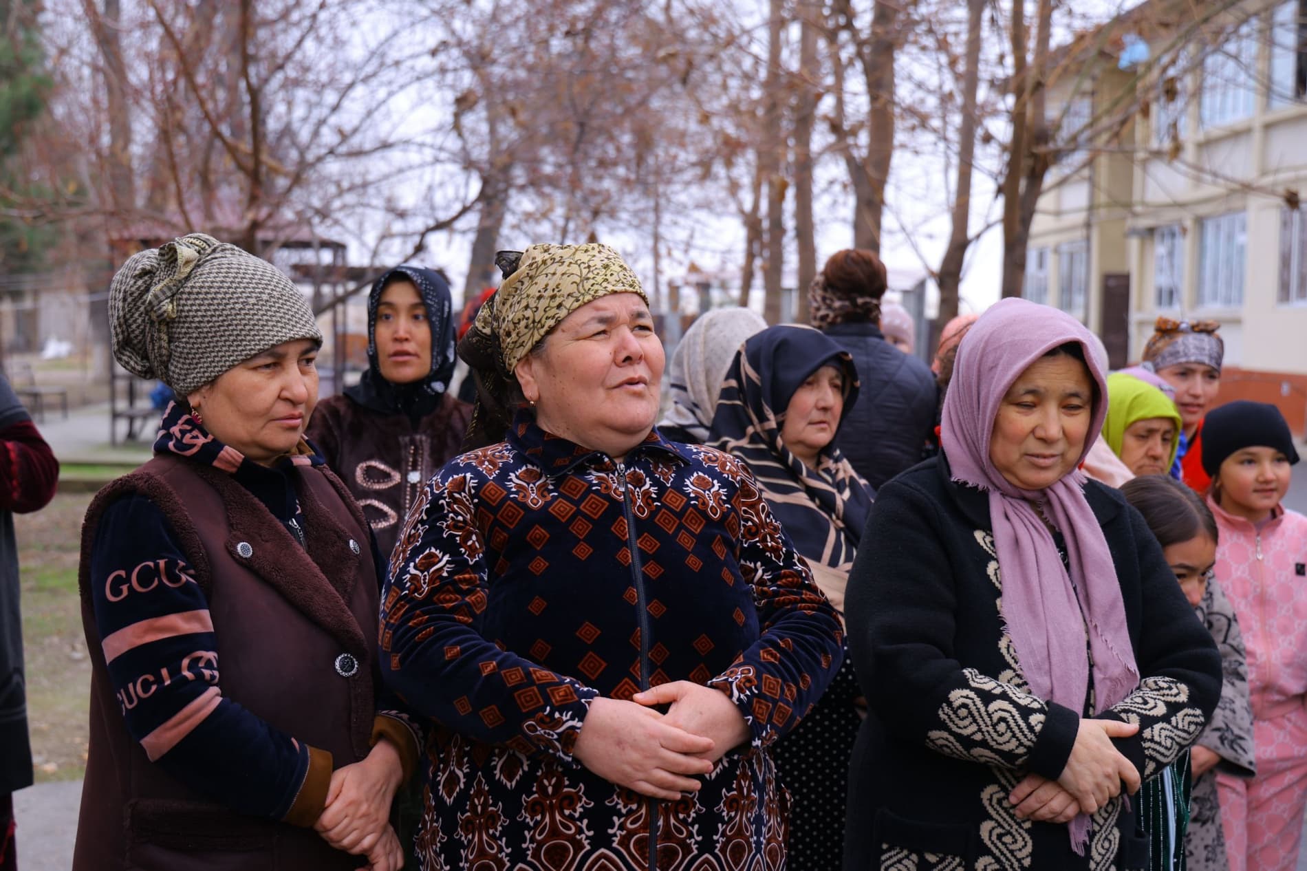 Namangan viloyati hokimi Shavkatjon Abdurazzoqov "Ko‘zi ojizlar" jamiyatiga qarashli ko‘p qavatli turar joylarda yashovchi aholi holidan xabar oldi.