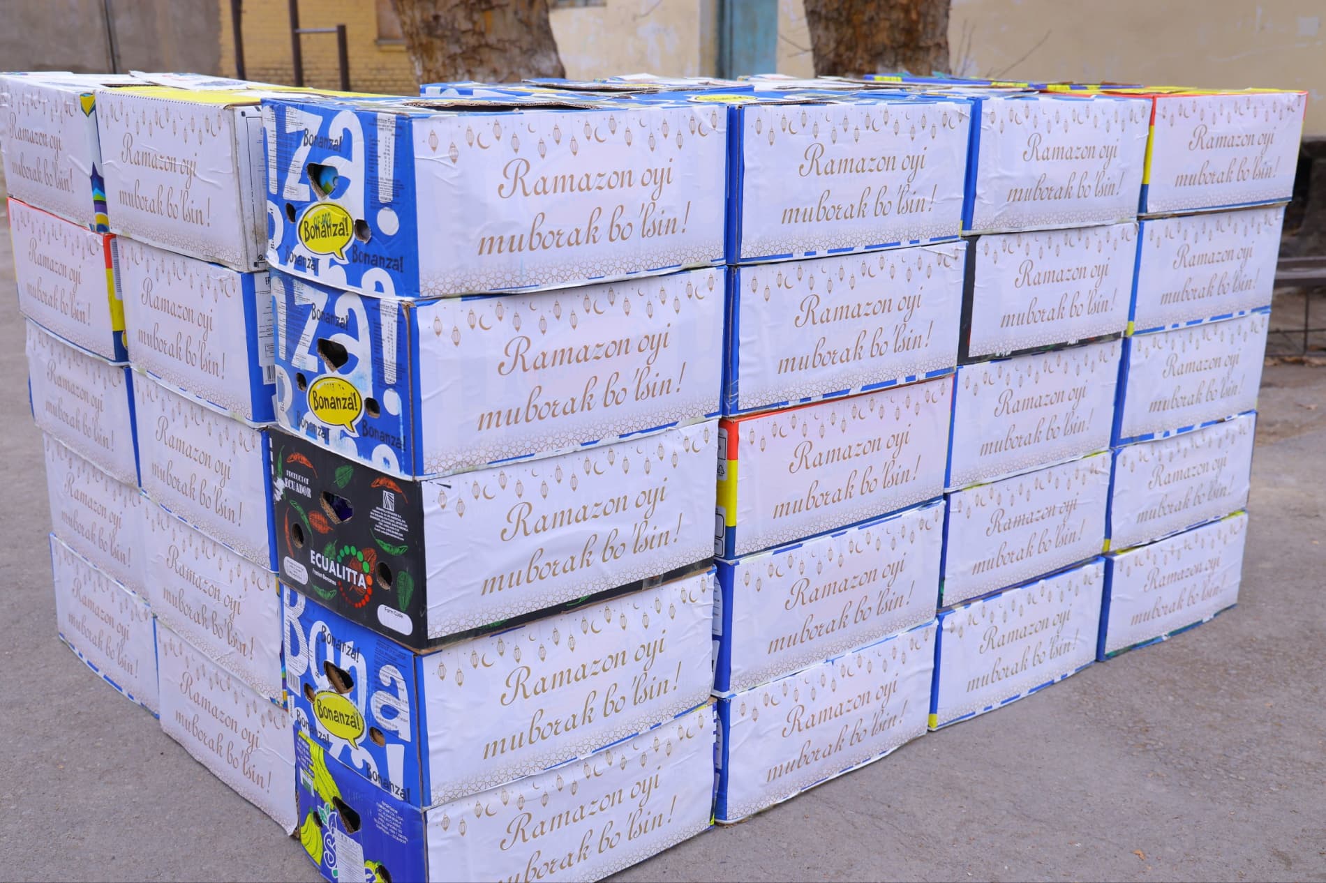 Namangan viloyati hokimi Shavkatjon Abdurazzoqov "Ko‘zi ojizlar" jamiyatiga qarashli ko‘p qavatli turar joylarda yashovchi aholi holidan xabar oldi.