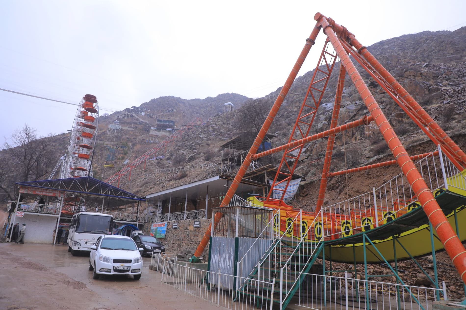 Pop tumanining "Chodak" qishlog‘i hududida inson hayoti va sog‘lig‘i uchun xavf tug‘dirishi mumkin bo‘lgan noqonuniy qurilmalar yuzasidan o‘rganish ishlari olib borildi.