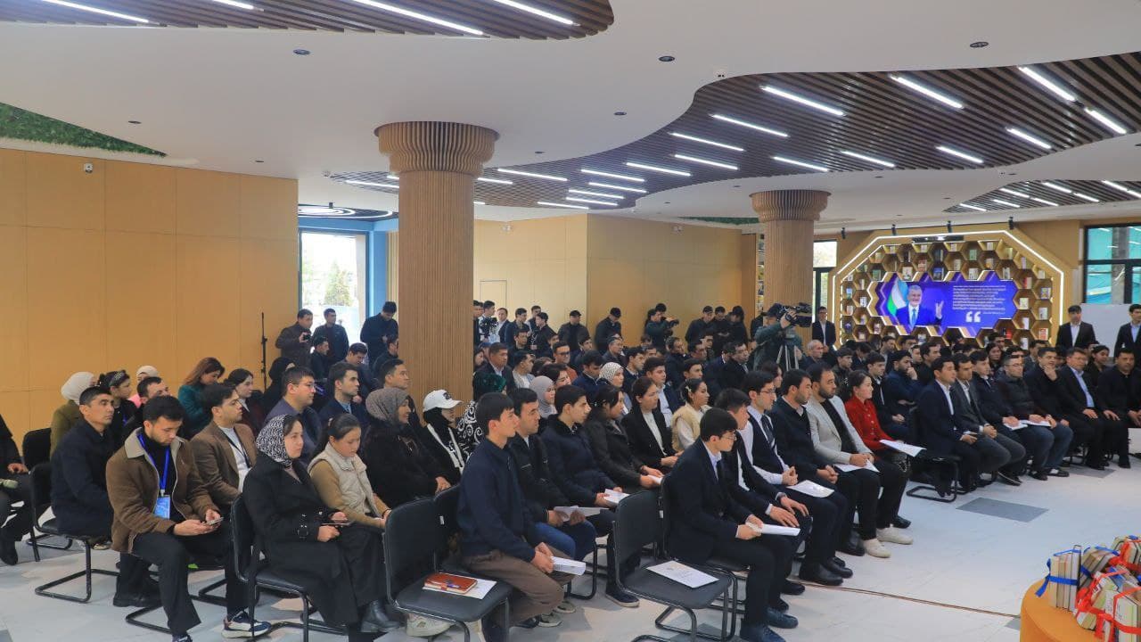 O‘quv markazlari va kitob sohasi vakillari bilan ochiq muloqot o‘tkazildi.