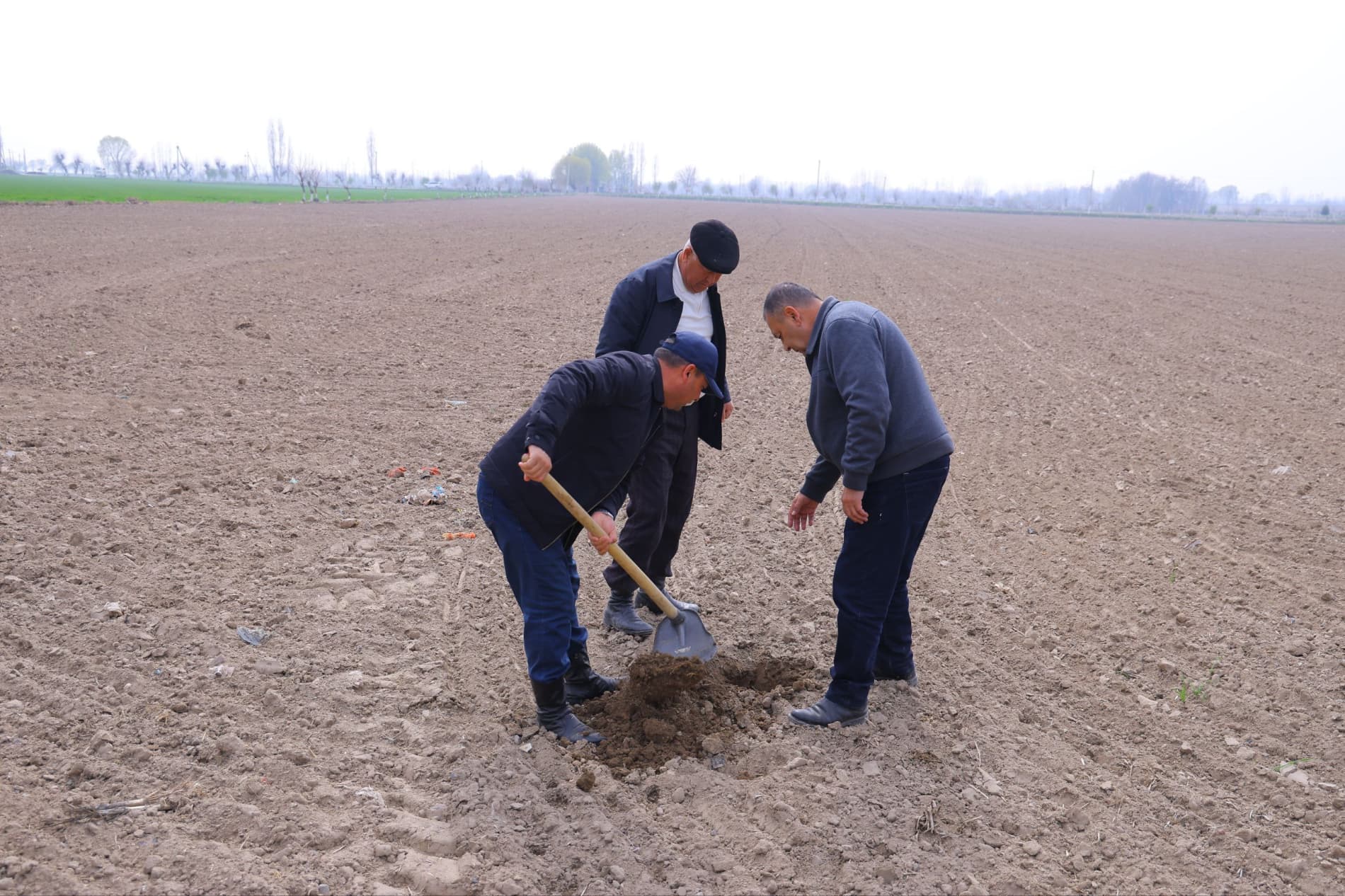ПОП ТУМАНИДА БАҲОРГИ АГРОТЕХНИК ИШЛАРНИНГ БОРИШИ ЎРГАНИЛДИ