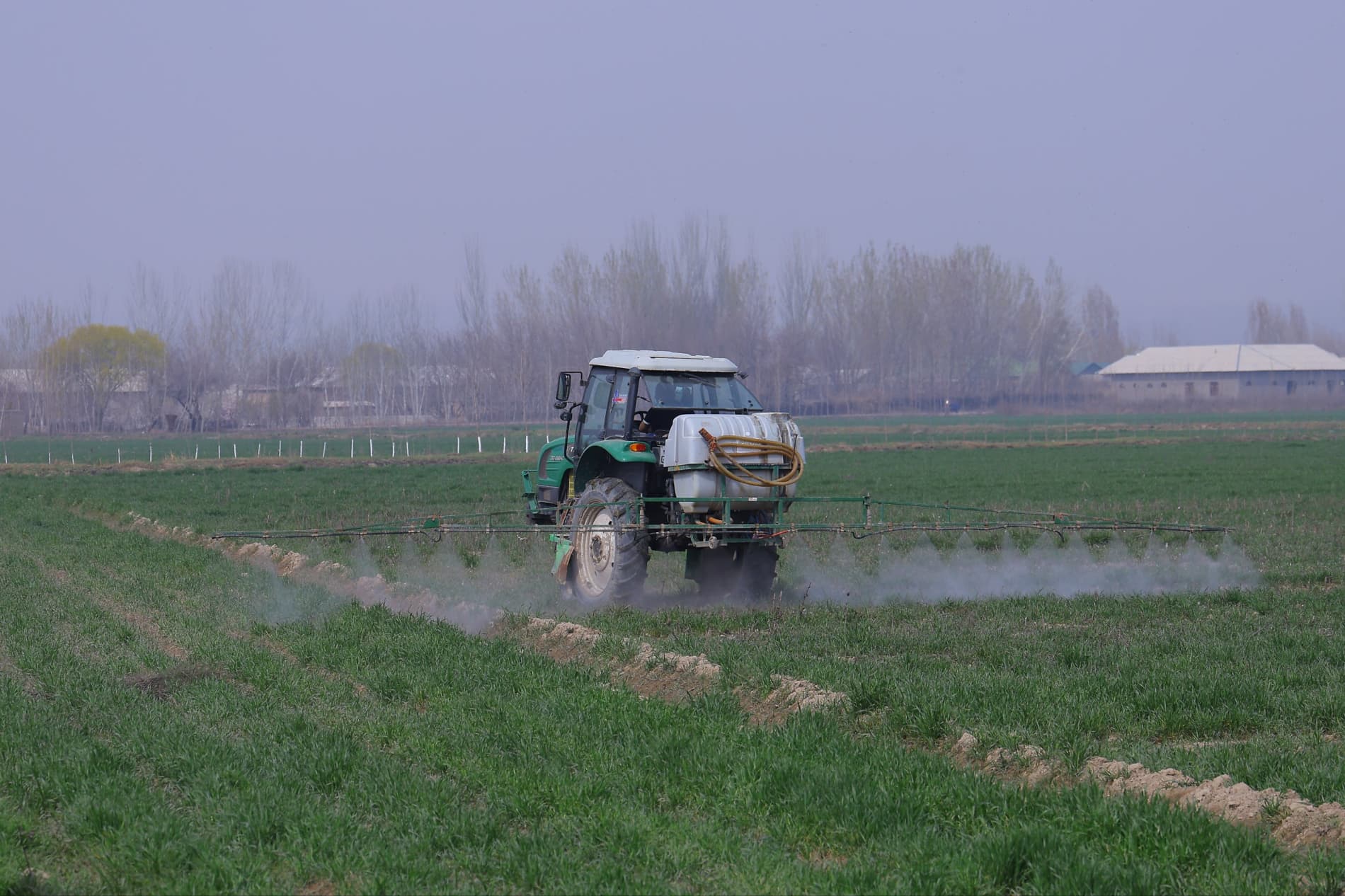 ПОП ТУМАНИДА БАҲОРГИ АГРОТЕХНИК ИШЛАРНИНГ БОРИШИ ЎРГАНИЛДИ