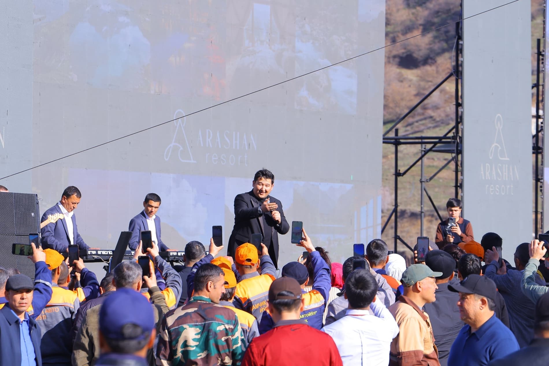 Namangan viloyati turizm sohasida yangi bosqich boshlanmoqda: Pop tumanida “Arashan Resort” yirik turistik majmuasi qurilishiga tamal toshi qo‘yildi.