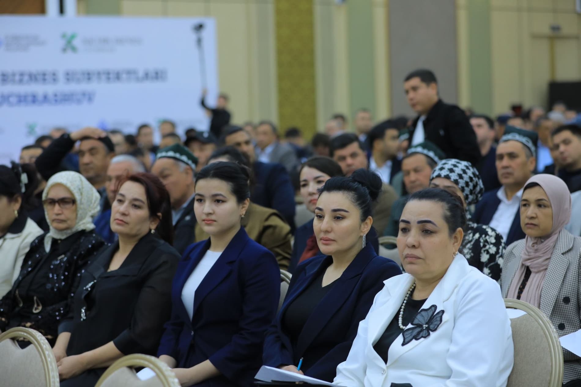 Наманган вилоятида кичик ва ўрта бизнес вакиллари билан очиқ мулоқот бўлиб ўтмоқда