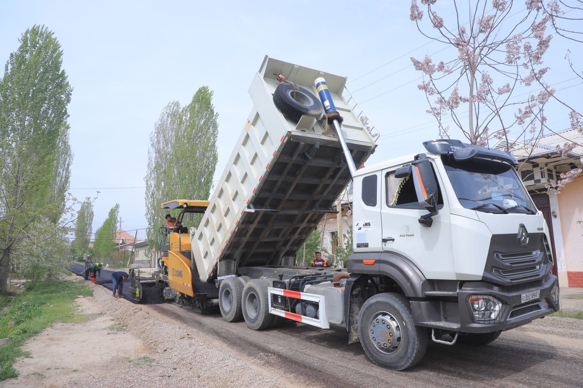 Popda yana bir mahalla zamonaviy qiyofa kasb etmoqda!