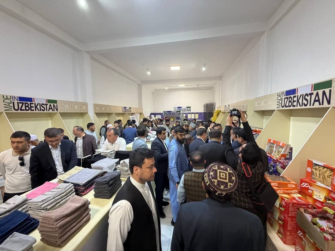 Мозори-Шарифдаги учрашувлар: ҳамкорликдаги янги лойиҳага тамал тоши қўйилди ва “Made in Namangan” кўргазмаси, савдо-иқтисодий ҳамкорлик форуми самарали ўтди.